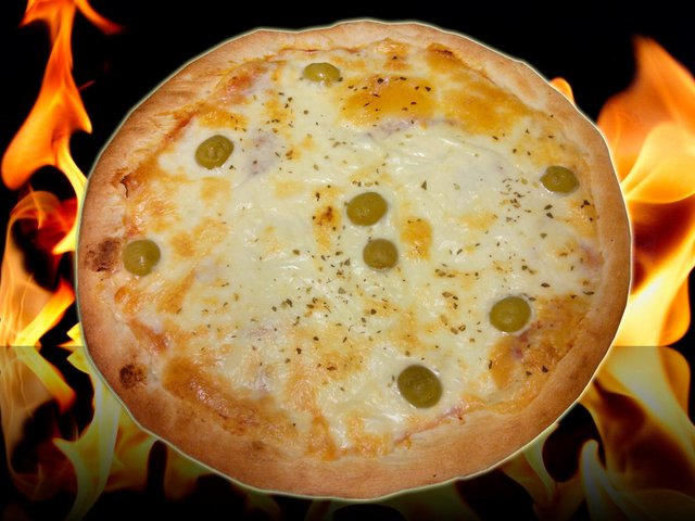 Pizza de jam&oacute;n y queso de la pizzer&iacute;a alberobello gijon